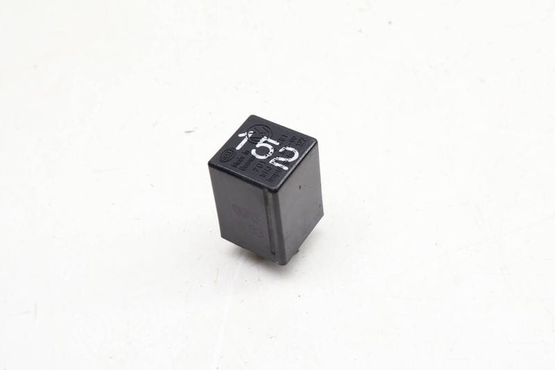 Heater Relay # 152 701963281 — Used (SKU 634065)