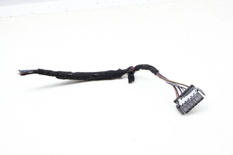 6-PIN Wiring Harness Connector / Pigtail 893971636 — Used (SKU 669134)