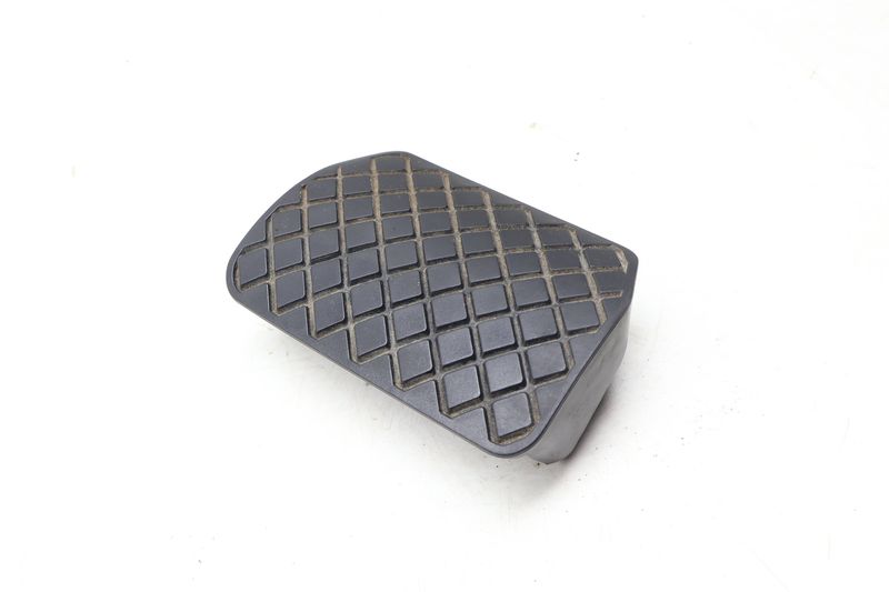 Brake Pedal Pad 8D1723173B — Used (SKU 669032)