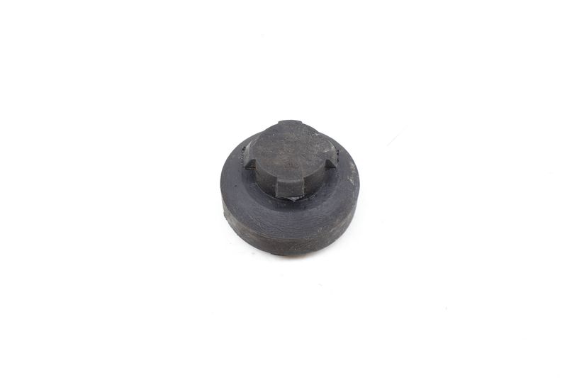 Lower Radiator Rubber Mount 8D0121275 — Used (SKU 669412)