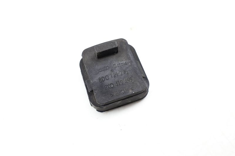 Upper Radiator Rubber Mount 8D0121276 — Used (SKU 669416)