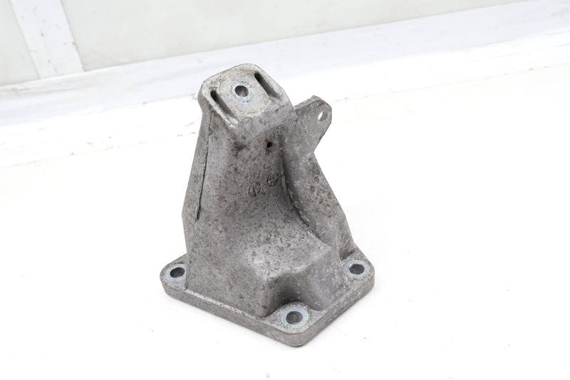 Engine / Motor Mount Bracket 8D0199308D — Used (SKU 669158)