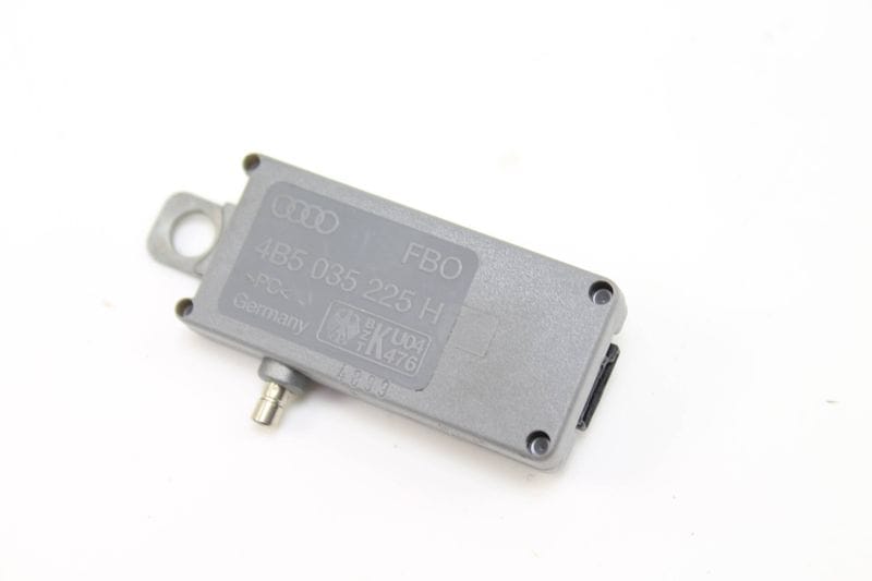 Radio / Stereo Antenna Booster 4B5035225H — Used (SKU 163992)