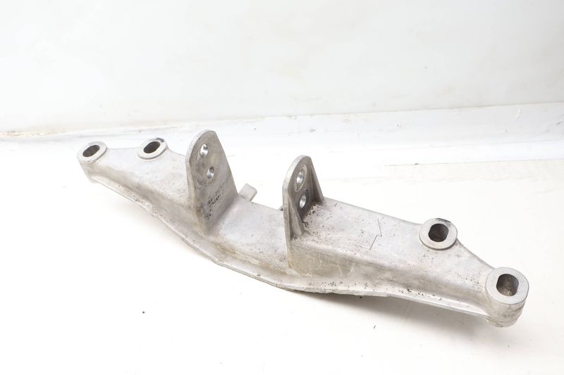Engine Carrier / Mount Bracket 98637530901 — Used (SKU 654002)