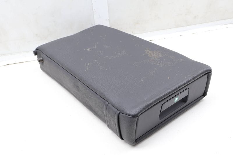 Center Leather Armrest / Arm Rest 4B5885081DN — Used (SKU 615018)