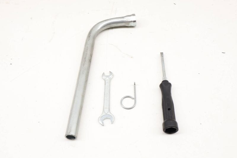 Tool Set 8N0012219 — Used (SKU 615258)