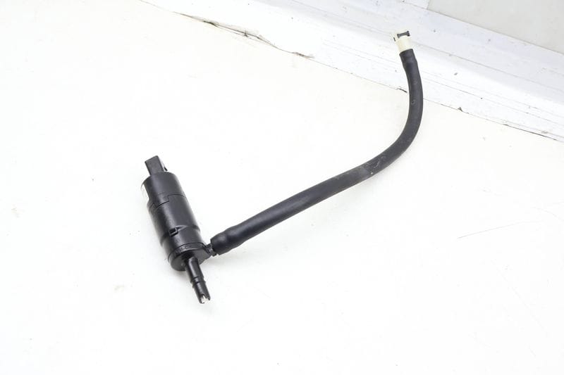 Headlight Washer Pump 3B0955681 — Used (SKU 688610)