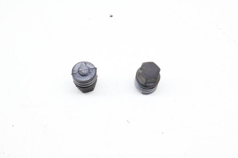 Hood Stop Jounce Bumper Set 4B0823481 — Used (SKU 688198)