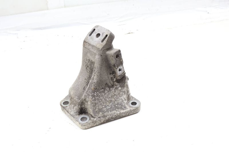 Engine / Motor Mount Bracket 8D0199308AD — Used (SKU 688363)