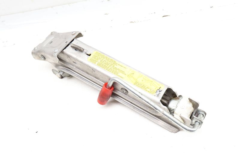 Scissor Jack 8N0011031B — Used (SKU 648300)