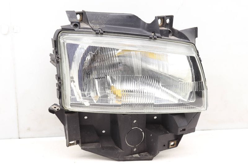 Halogen Headlight / Headlamp 7D1941006A — Used (SKU 493366)