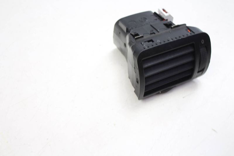 Dash Air Vent 3B0819703D — Used (SKU 138186)