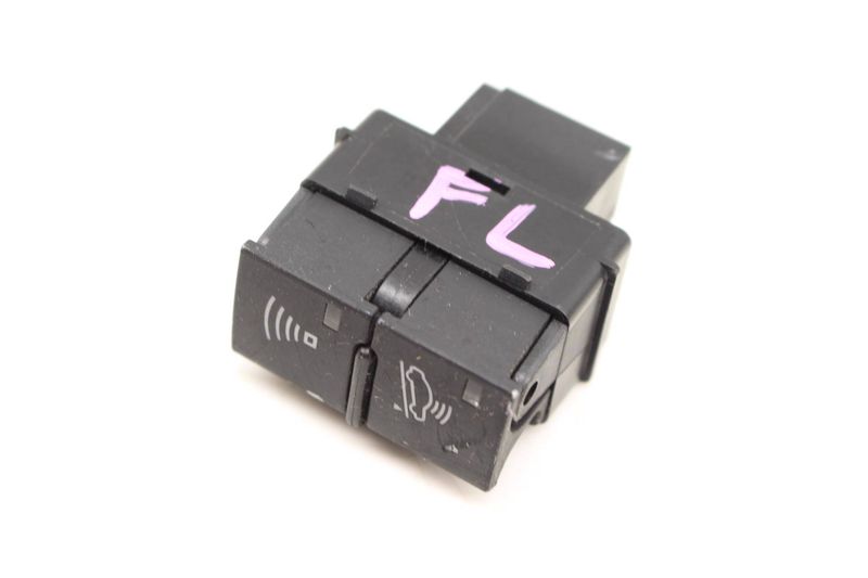 Alarm Switch / Button 8E1962109 — Used (SKU 249043)