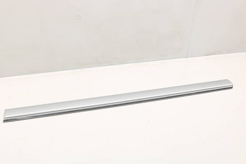 Center Door Molding / Trim 4D0853952 — Used (SKU 404639)