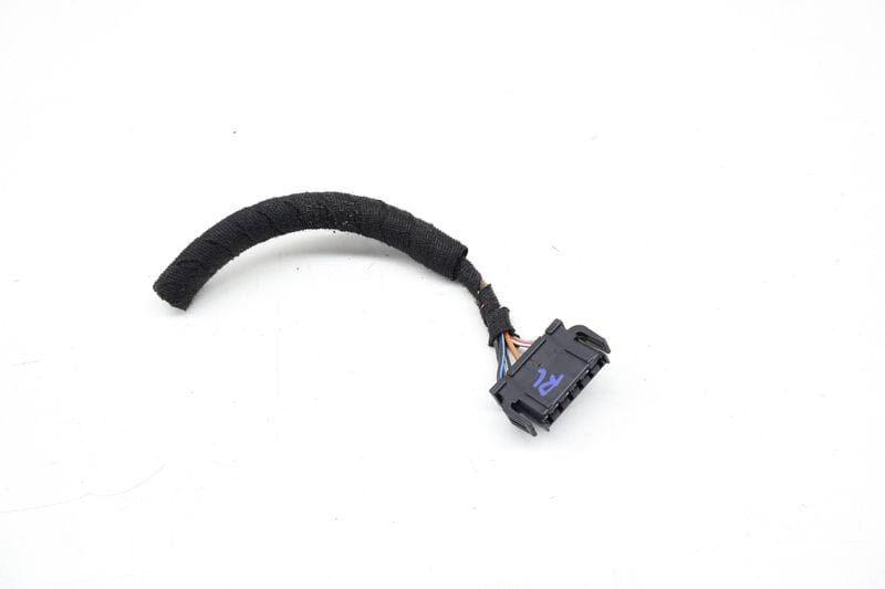 6-PIN Wiring Harness Connector / Pigtail 893971636 — Used (SKU 734404)