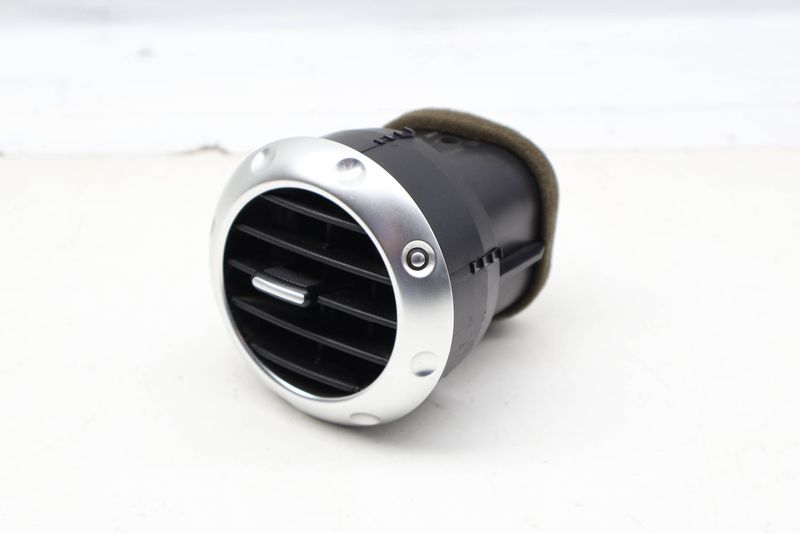Dash Air / Climate Vent 8N0820901 — Used (SKU 734713)