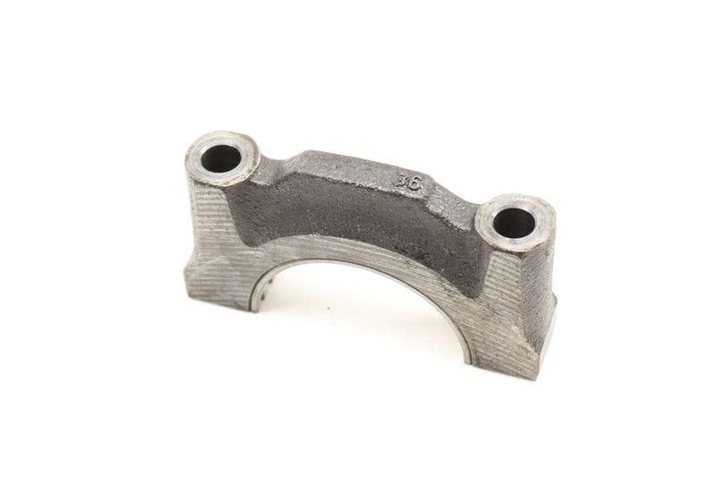 Crankshaft Main Bearing Cap — Used (SKU 477615)