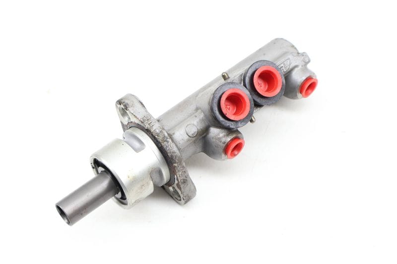 Brake Master Cylinder 7D0611019B — Used (SKU 631370)