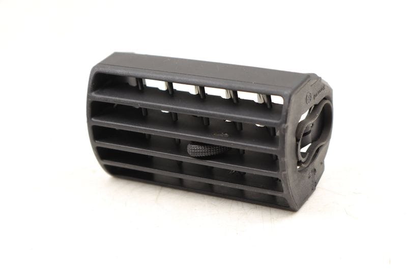 Dash Center Air Vent 701819707B — Used (SKU 531660)