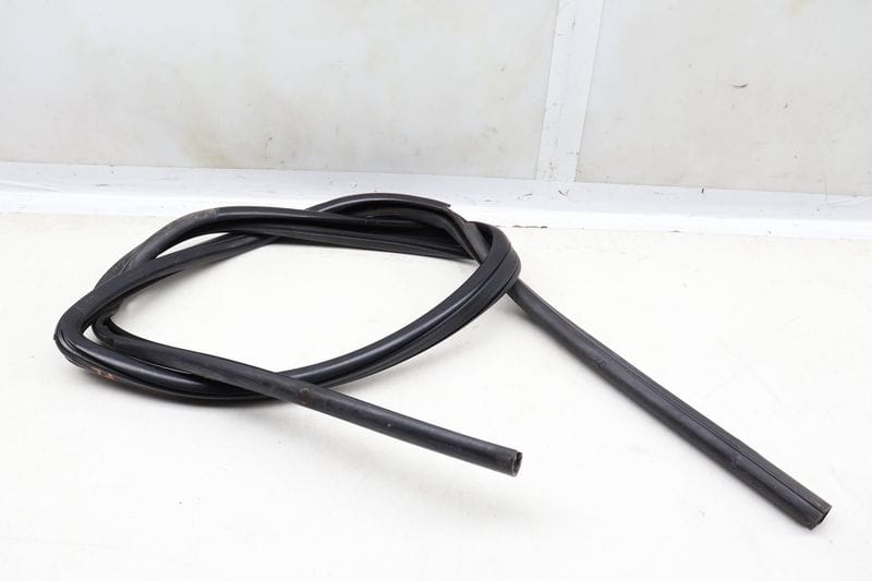 Door Seal / Weather Stripping 7D0837911 — Used (SKU 631491)