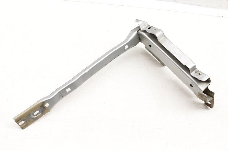 Upper Headlight Mount Bracket 7D0806069 — Used (SKU 276712)