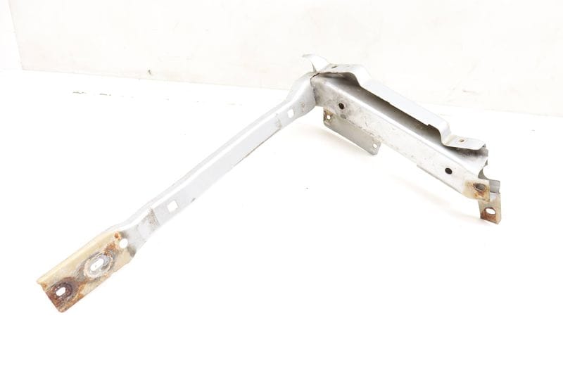 Upper Headlight Mount Bracket 7D0806069 — Used (SKU 595348)