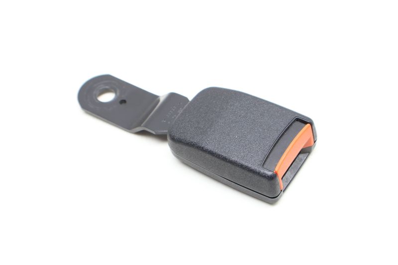 2ND Row Seat Belt Buckle Receiver 703857743D — Used (SKU 631195)