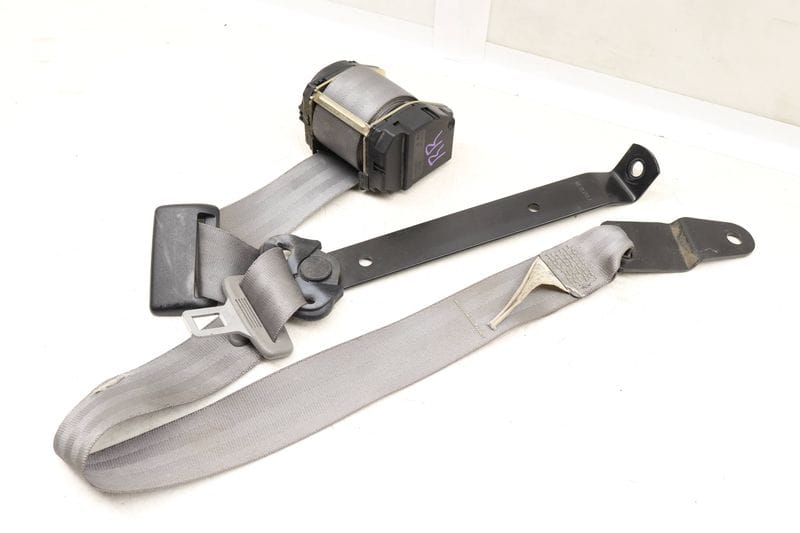2ND Row Seatbelt / Seat Belt Retractor 703857815D — Used (SKU 531581)