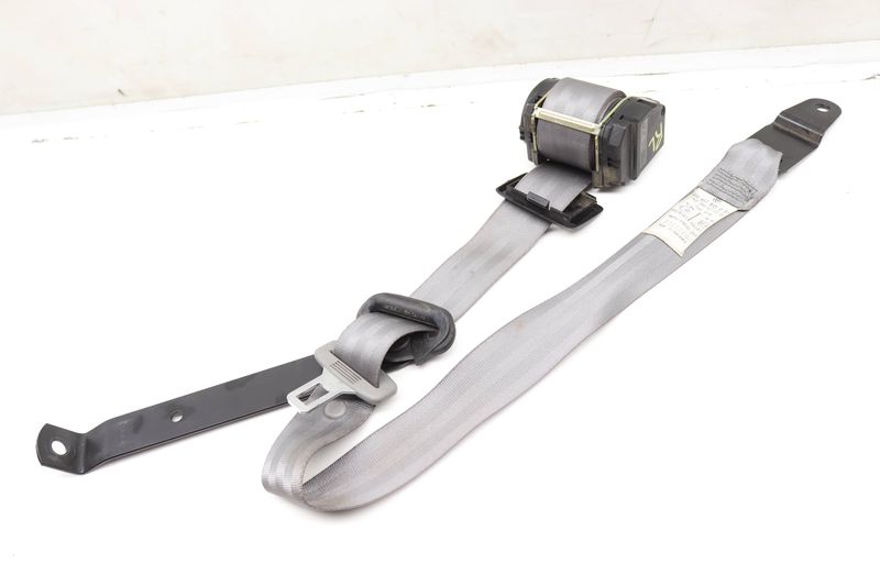 2ND Row Seatbelt / Seat Belt Retractor 703857815D — Used (SKU 595192)