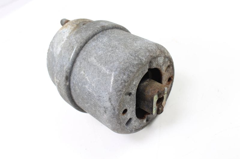 Engine / Motor Mount 7D0199132D — Used (SKU 232500)