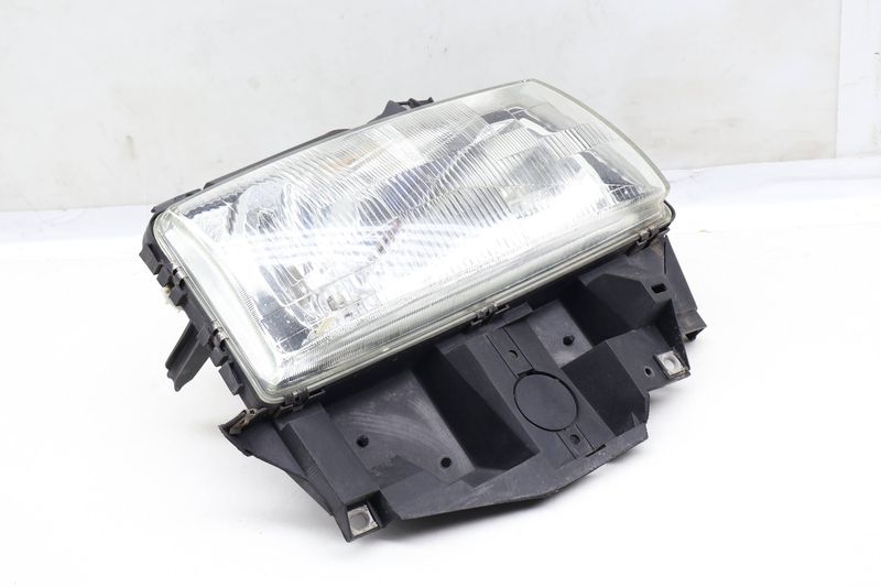Headlight / Headlamp 701941006B — Used (SKU 631207)