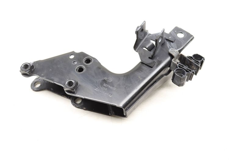 Transmission Mount Bracket 7D0399111K — Used (SKU 508623)