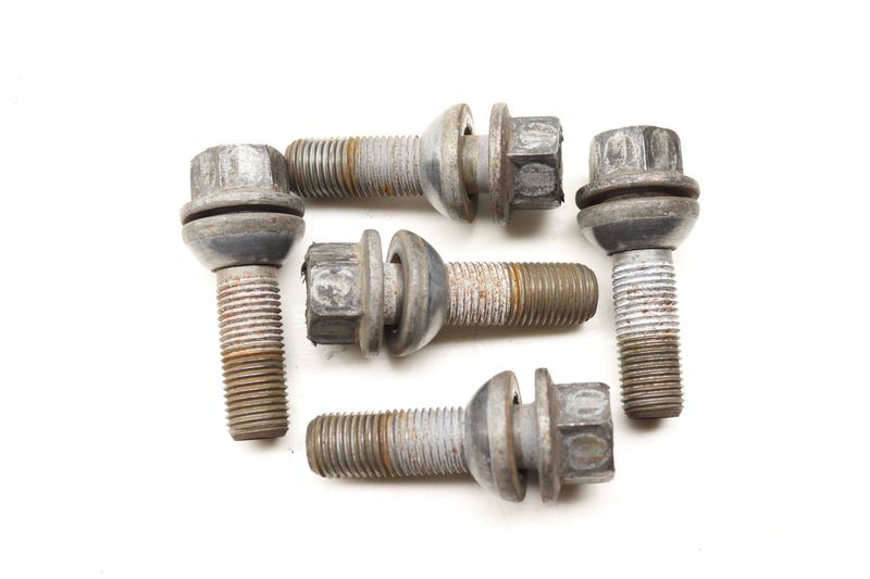 Wheel Bolt / Lug Nut - Set OF 5 7M3601139B — Used (SKU 508612)