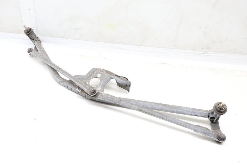 Windshield Wiper Transmission / Bracket 701955325 — Used (SKU 631377)