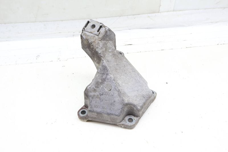 Engine / Motor Mount Bracket 8D0199307G — Used (SKU 702331)