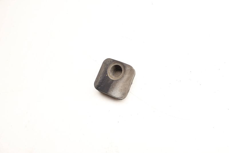 Upper Radiator Rubber Mount 8D0121276 — Used (SKU 702252)