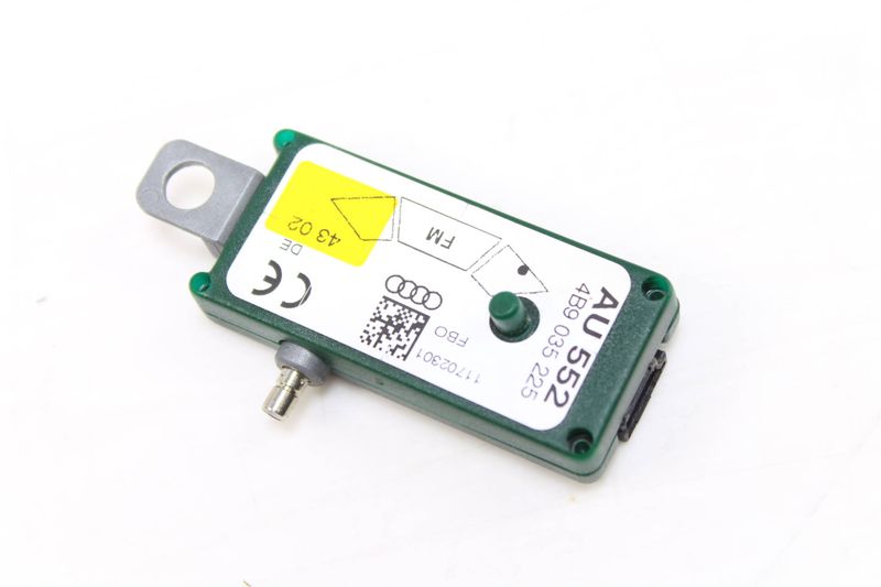 Radio Antenna Booster 4B9035225 — Used (SKU 152085)