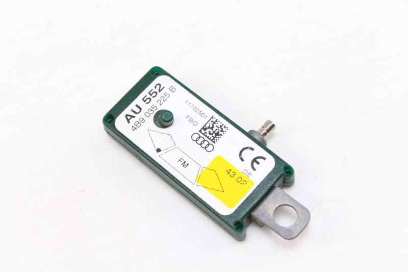 Radio Antenna Booster 4B9035225B — Used (SKU 152086)