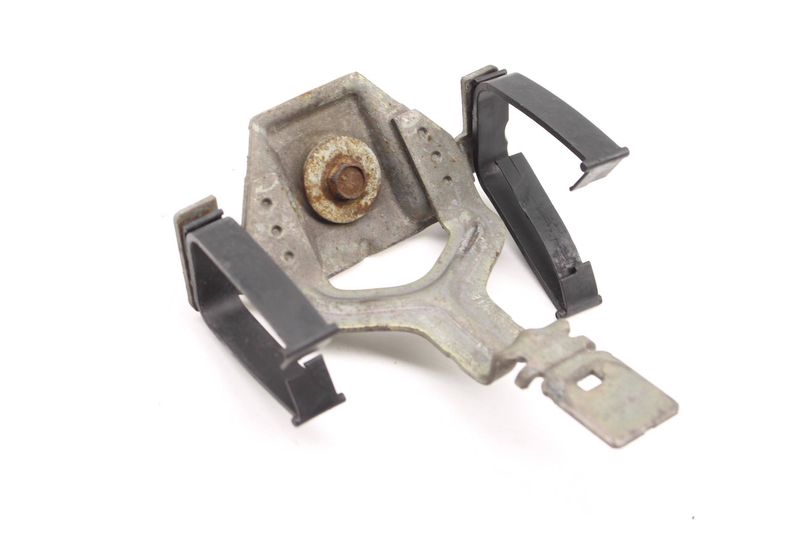 Battery Tie Down / Clamp 7D0915303A — Used (SKU 257679)