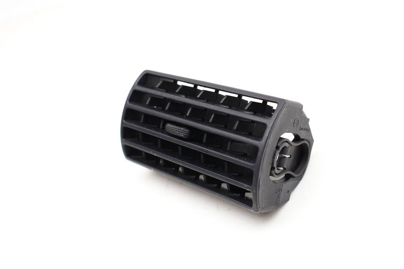 Dash Center Air Vent 701819707B — Used (SKU 717660)