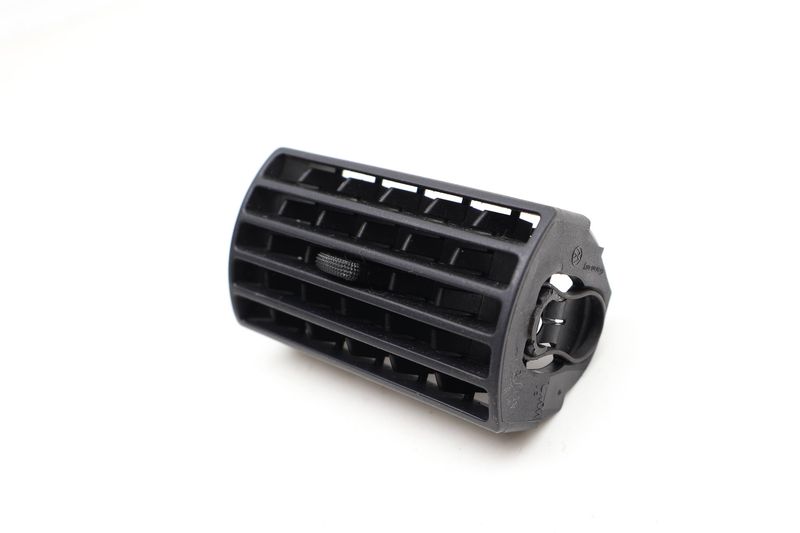 Dash Center Air Vent 701819707B — Used (SKU 717661)