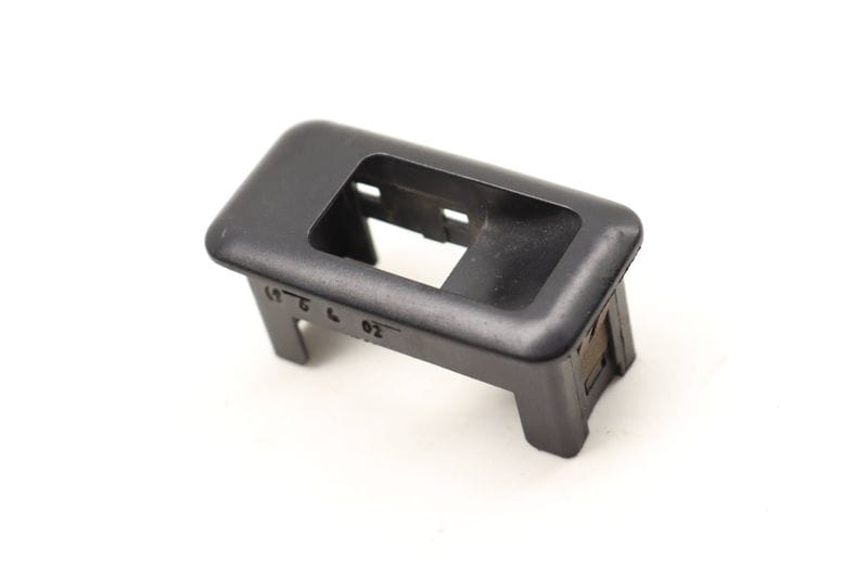 Door Panel Switch Bezel / Trim 7D0959539B — Used (SKU 606090)