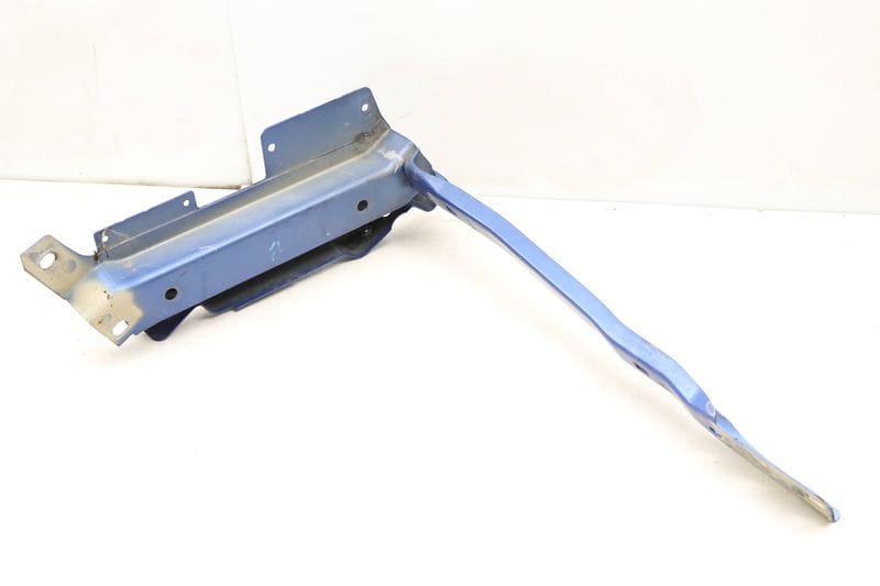 Upper Headlight Mount Bracket 7D0806069 — Used (SKU 515198)