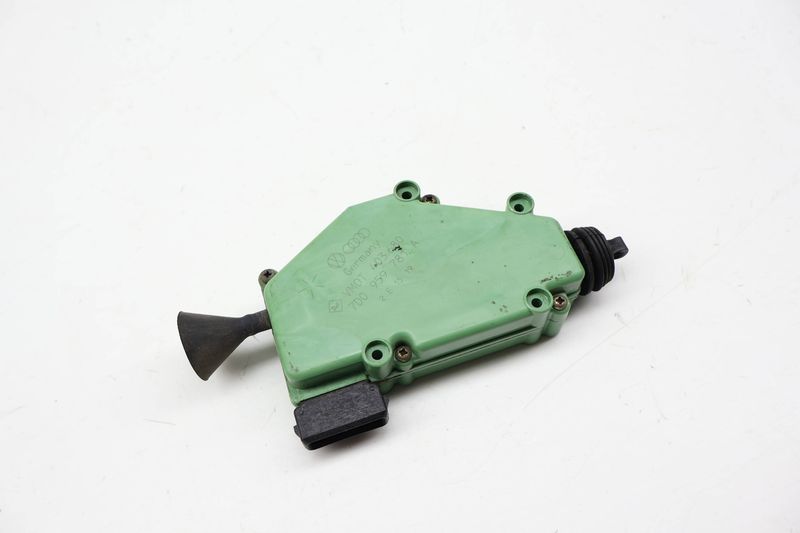 Door Lock Actuator / Motor 7D0959781A — Used (SKU 717722)