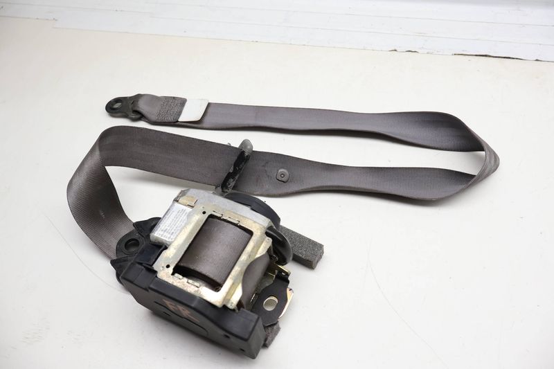 Seatbelt / Seat Belt Retractor 7D0857806F — Used (SKU 717788)