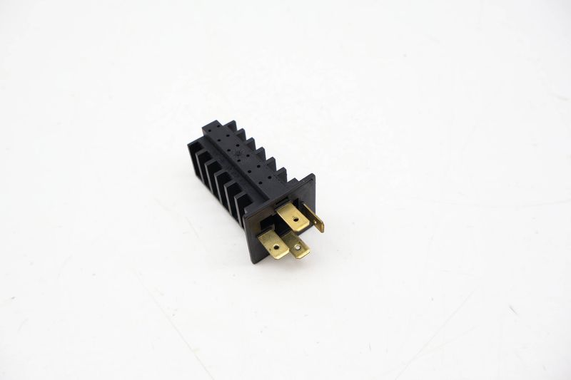 Fuse Junction Box 7D0971324 — Used (SKU 717562)