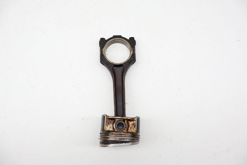 Piston w/ Connecting Rod 022107065G — Used (SKU 717928)