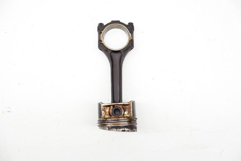 Piston w/ Connecting Rod 022107065G — Used (SKU 717931)