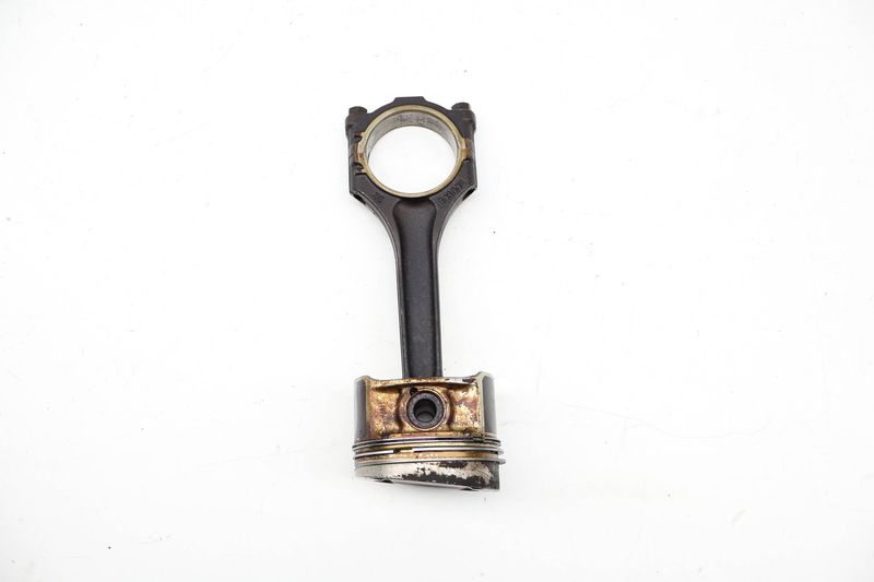 Piston w/ Connecting Rod 022107065G — Used (SKU 717932)