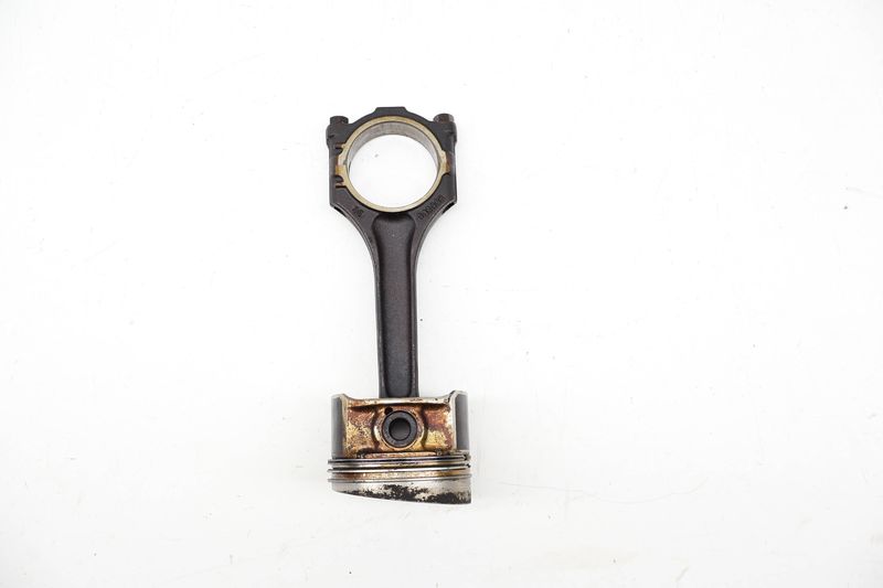 Piston w/ Connecting Rod 022107065G — Used (SKU 717933)